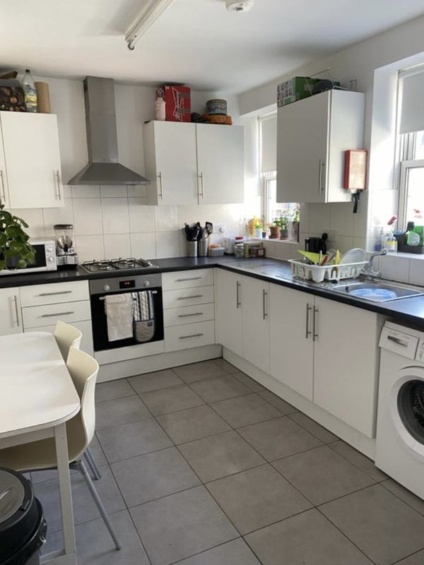 'Nice double room to rent in Kentish Town ' Room to Rent from SpareRoom