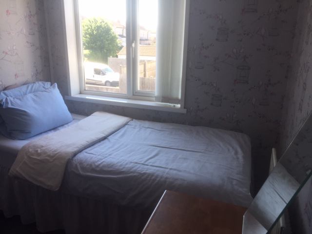 Photo 1: Single room £575 Available