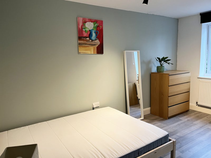 'Double room available in North Chingford' Room to Rent from SpareRoom