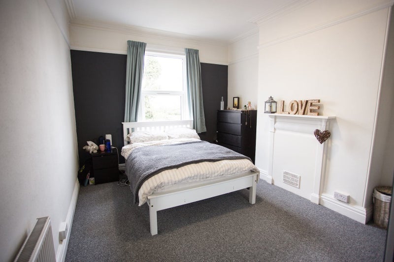 Photo 1: Room available - room 3