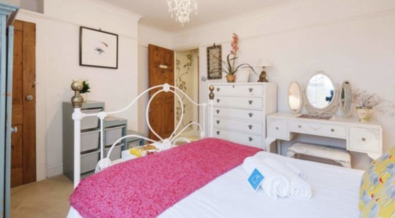 Photo 1: Room (Yours)