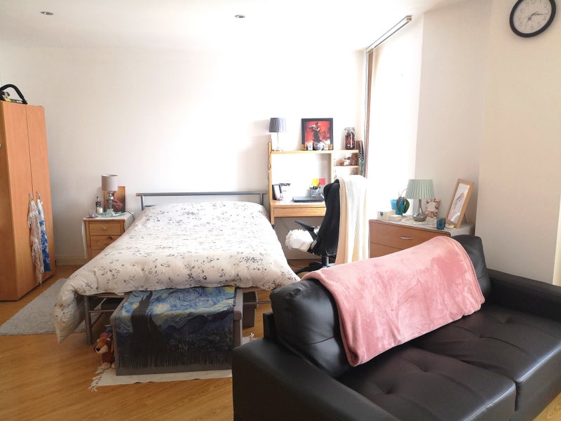 'Cozy Studio Flat near Salford Quays and Media City' Room to Rent from