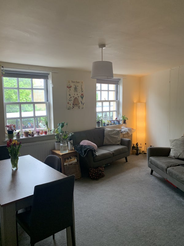 'Double bedroom flat in Newington!' Room to Rent from SpareRoom