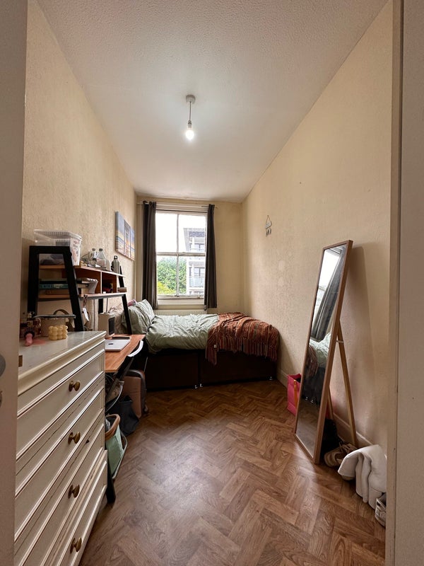 'Beautiful Single Room in Kilburn Park' Room to Rent from SpareRoom