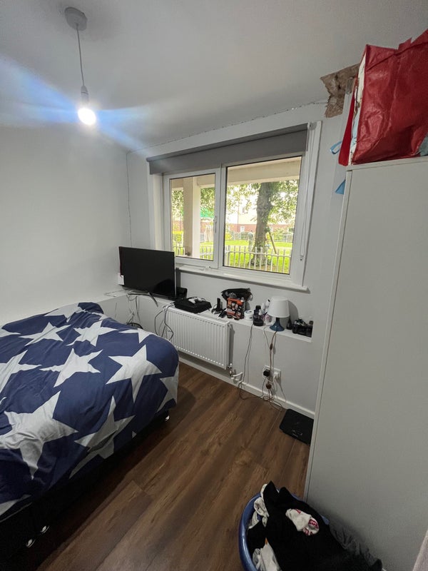 'Double Room Available Now In East London' Room to Rent from SpareRoom