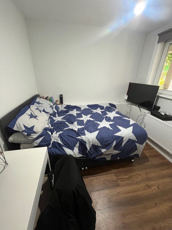 'Double Room Available Now In East London' Room to Rent from SpareRoom