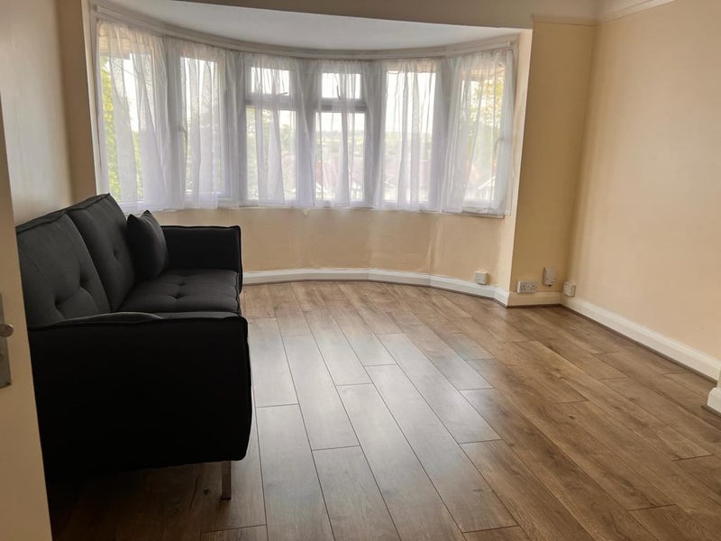 'Spacious Apartment Iffley Borders' Room to Rent from SpareRoom