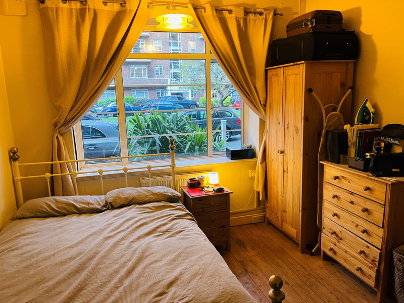 'Furnished 2 bed apartment Barons Court (central)' Room to Rent from
