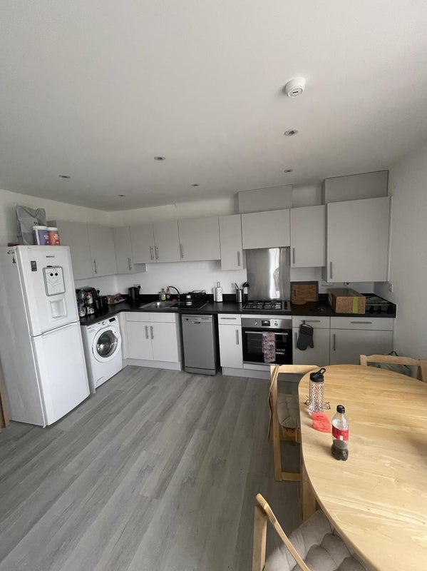 Photo 1: Open plan kitchen lounge. Washing machine available