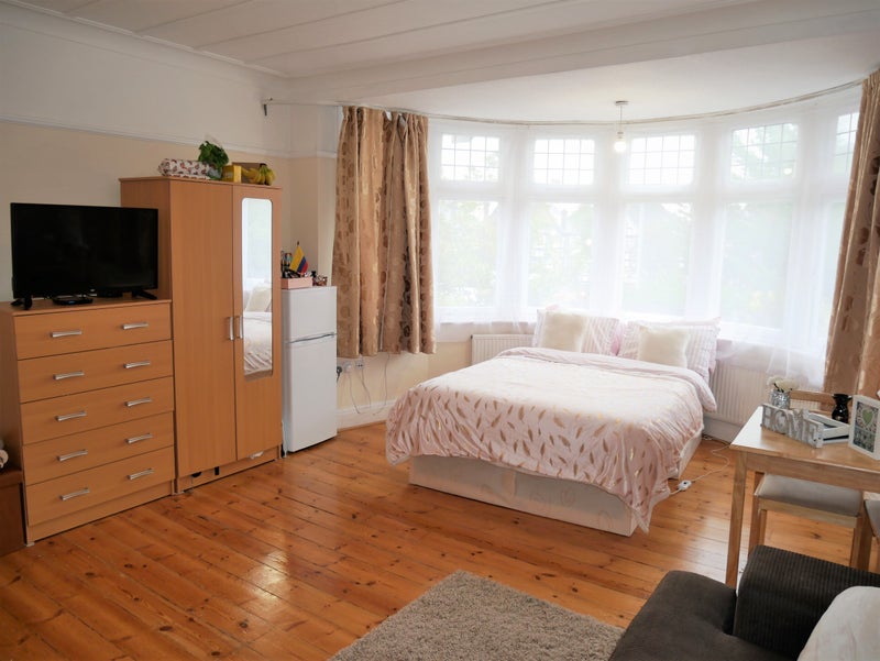 'Room Available in Ealing ' Room to Rent from SpareRoom