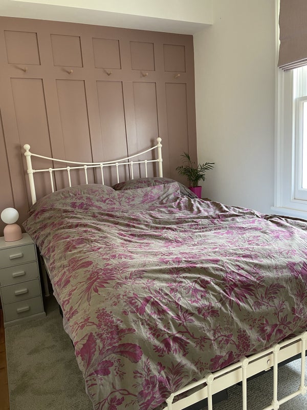 'Bedroom with own sittingroom, Central Dorking. ' Room to Rent from
