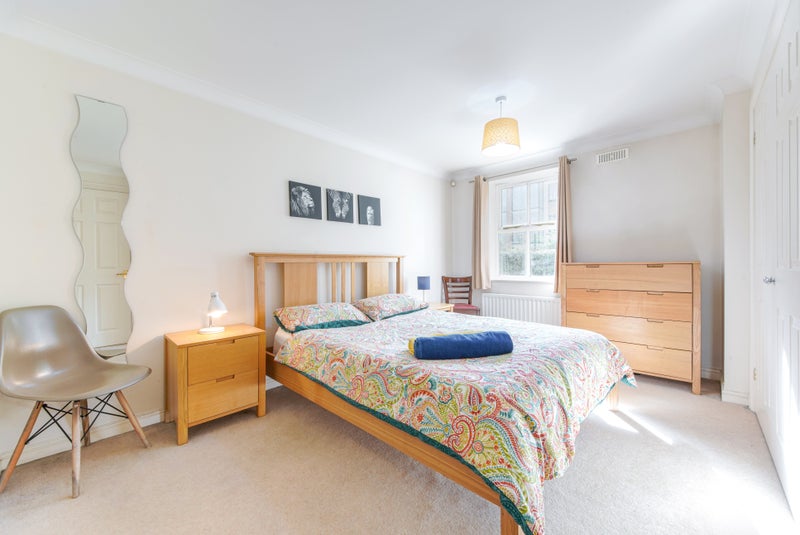 Photo 1: Large Double Size Room