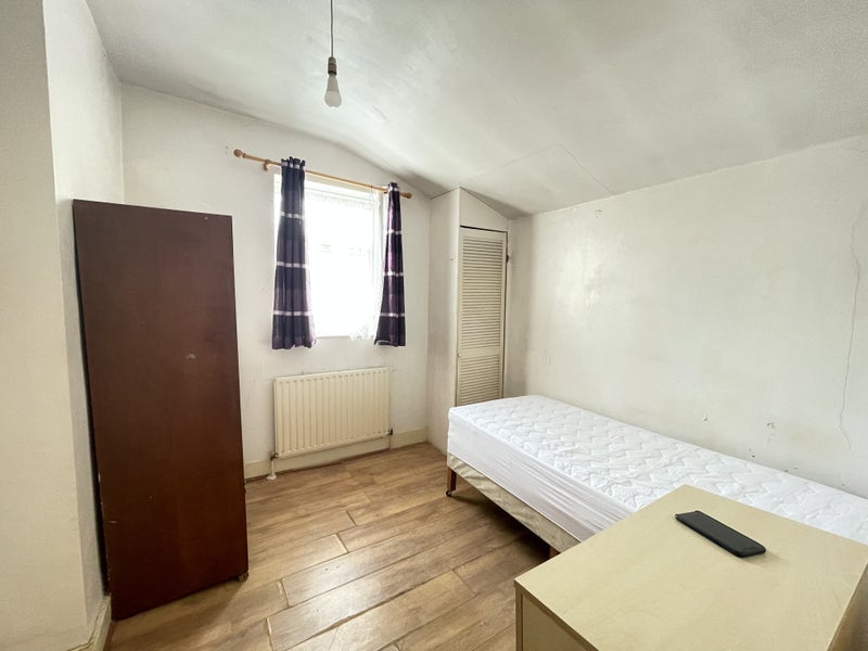 'Room To Rent In Eastham (E6 1Nz)' Room to Rent from SpareRoom