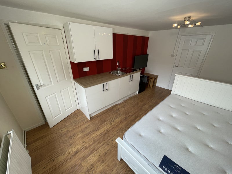 'Self contained Ensuite Bedsit ' Room to Rent from SpareRoom