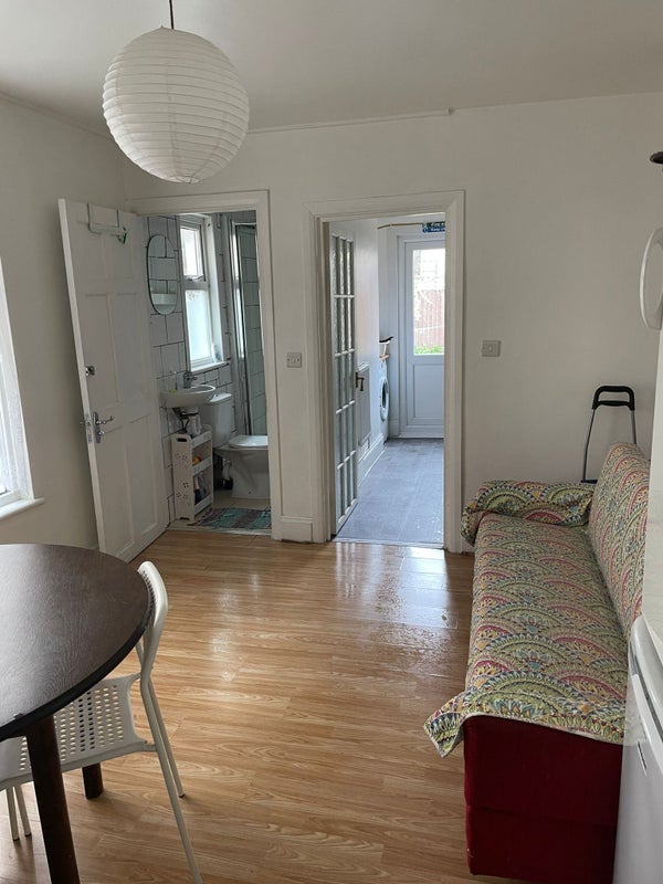 'Cozy Double Bedroom (East Ham)' Room to Rent from SpareRoom
