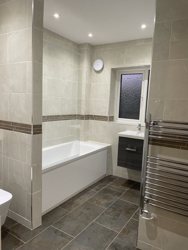 'Double Bedroom, walkable distance to Shenfield St' Room to Rent from