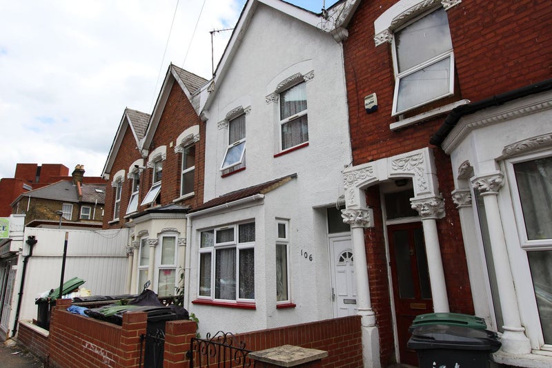 'Room With Private Bathroom Turnpike Lane ' Room to Rent from SpareRoom