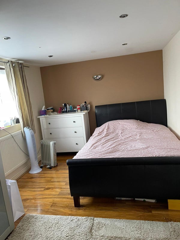Photo 1: Bedroom