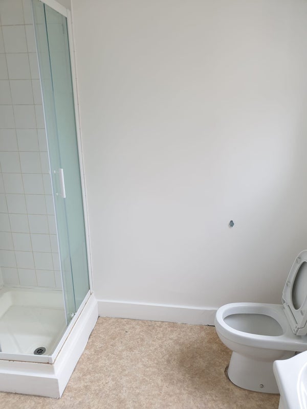 'En Suite Double Room in Leytonstone *BILLS INC*' Room to Rent from