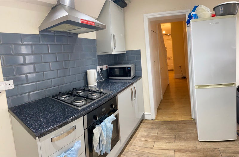 'Small Double Room Enfield Ponders End' Room to Rent from SpareRoom