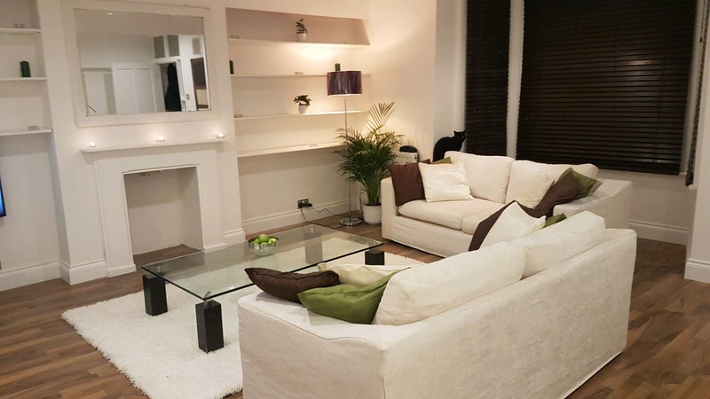 Photo 1: Lounge