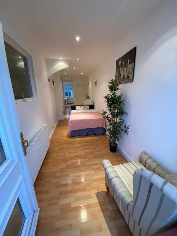 'Large Studio Available 08/06 Wembley' Room to Rent from SpareRoom