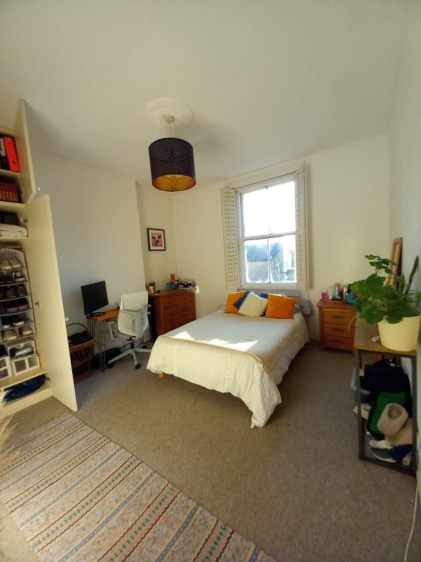 '2 huge rooms available in beautiful 7 dials flat!' Room to Rent from