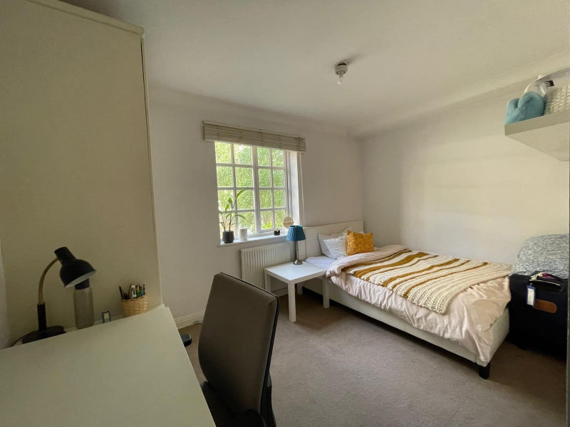'Ensuite Double Room in London Bridge ' Room to Rent from SpareRoom