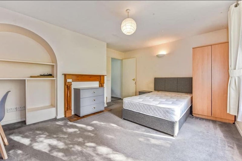 'Winchester double room in house share for female ' Room to Rent from SpareRoom