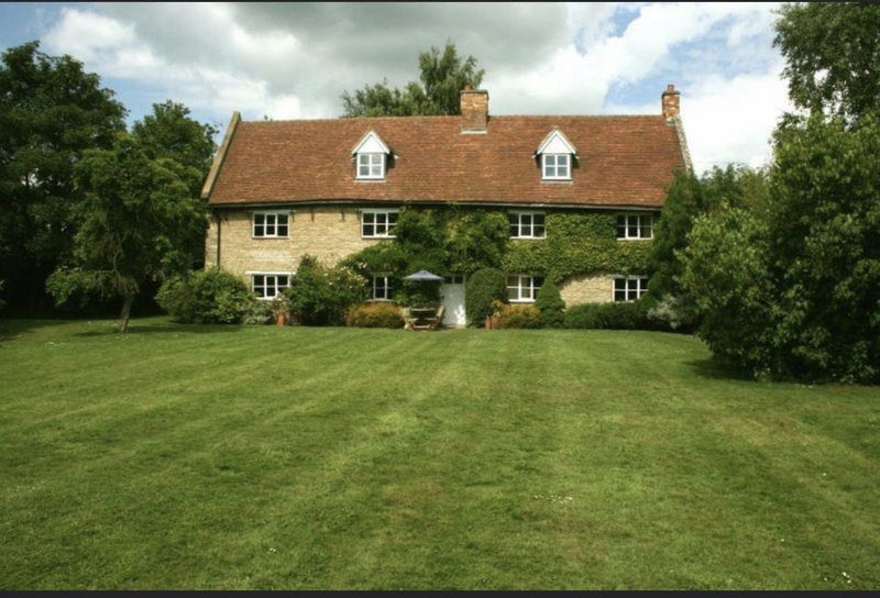 Photo 1: Large farmhouse in stunning location