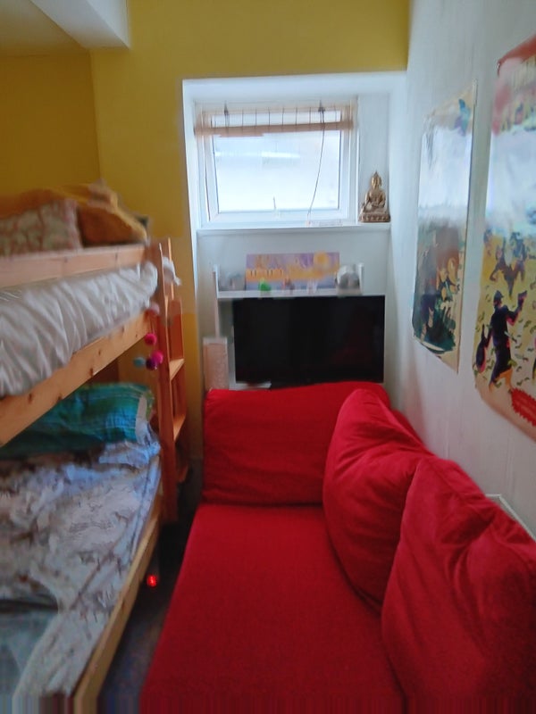 Photo 1: Small cosy room- 2 people considered at extra rent