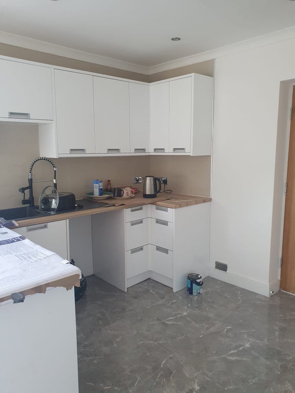 'Double room available in Downley. High Room to Rent from