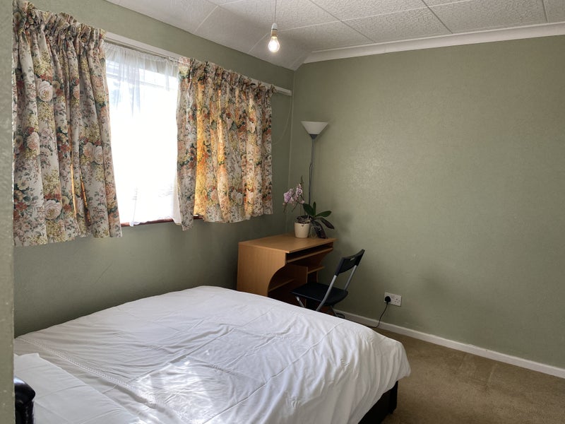 'Cheap Room In A Quite Area In New Addington' Room to Rent from SpareRoom