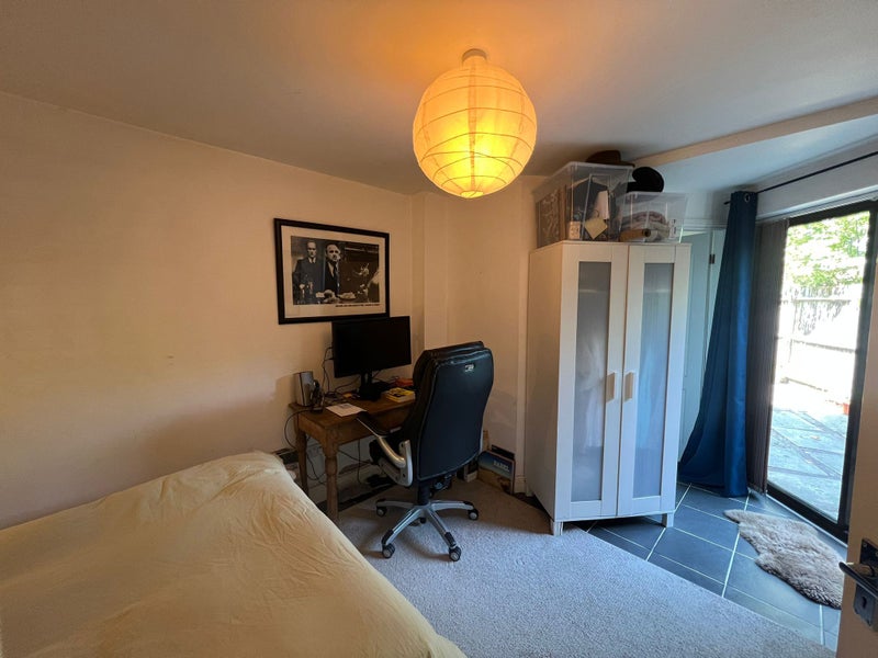 'Didsbury Double bedroom with ensuite + parking' Room to Rent from