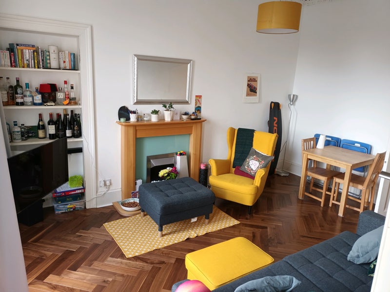Photo 4: Living room