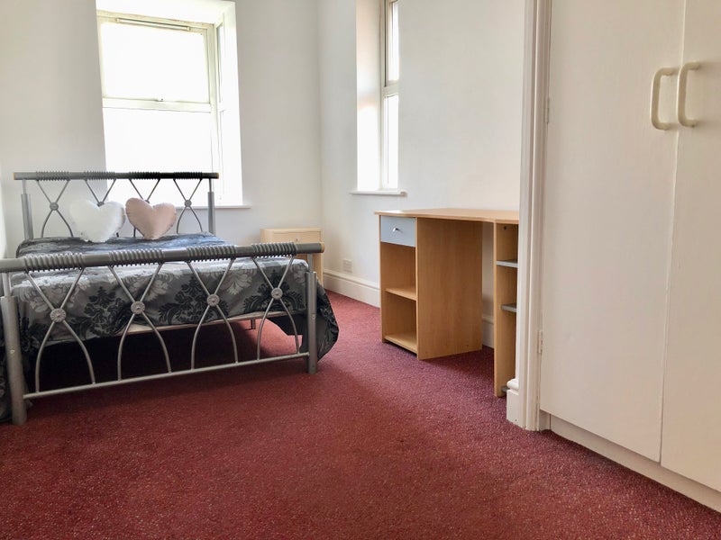 'Double room Whalley Range (30)' Room to Rent from SpareRoom