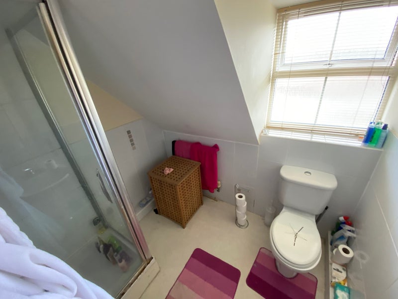 'Rushden Lakes Large EnSuite Double Room' Room to Rent from SpareRoom