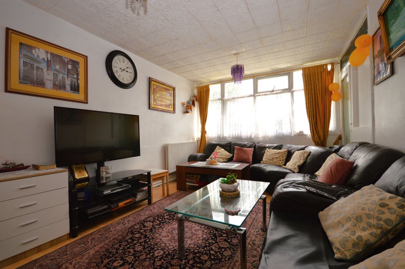 '3 Bed Flat Available to Rent in Shadwell E1' Room to Rent from SpareRoom