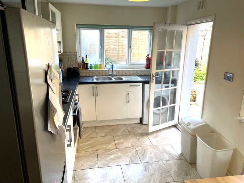 'Bills Included Stratford Double Room ' Room to Rent from SpareRoom