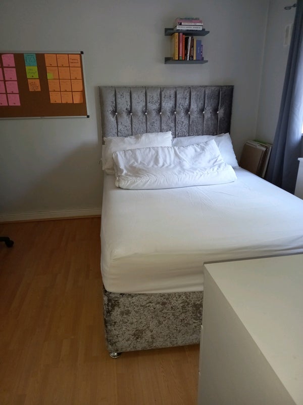 'Double room in borehamwood' Room to Rent from SpareRoom