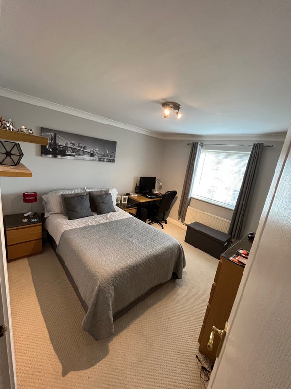 Photo 1: Double Bedroom & PC Desk