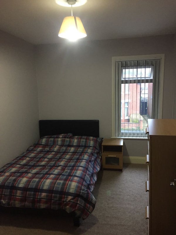 Photo 1: Small Double Bedroom