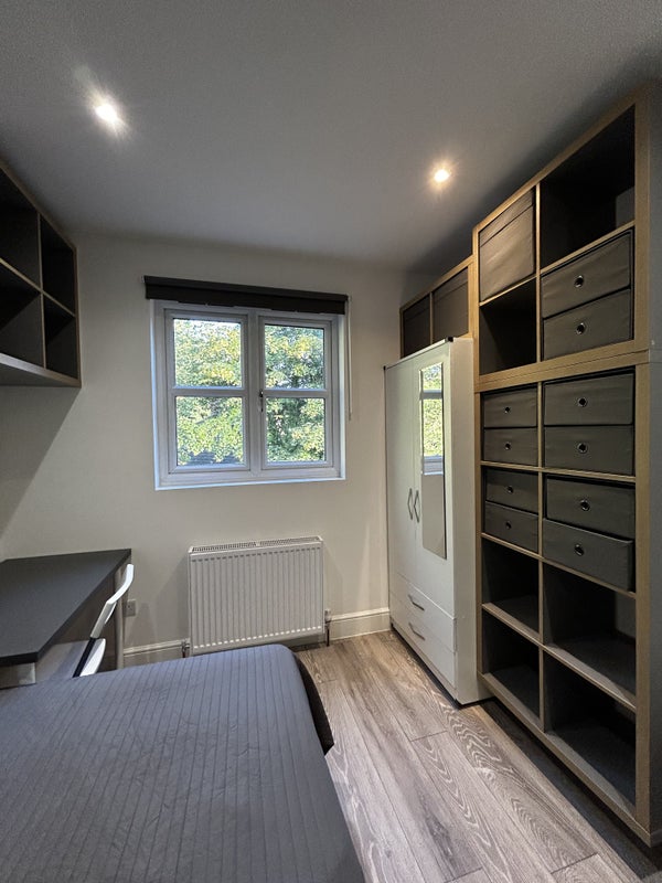 Photo 1: Studio 1 Bedroom 