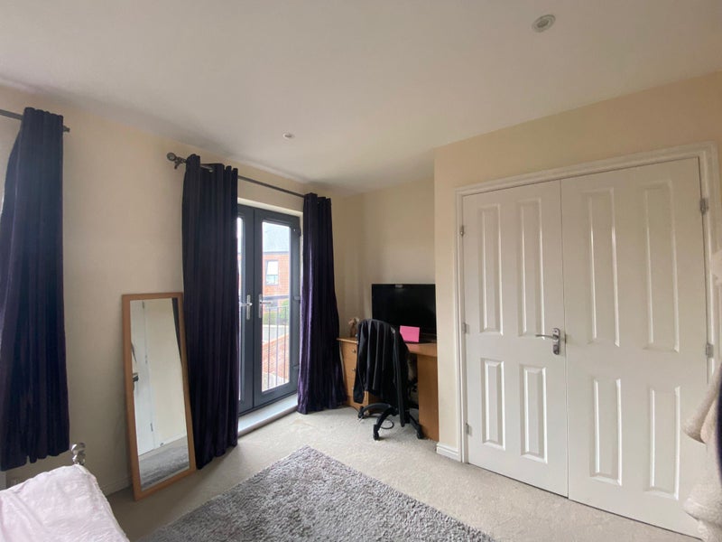 'Spacious double room in Uxbridge' Room to Rent from SpareRoom