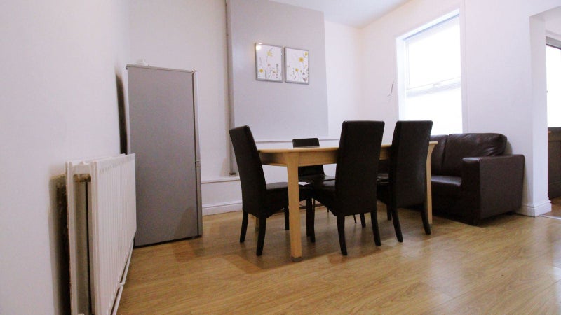 'Nice Furnished Room To Rent In Popular Location!' Room to Rent from ...