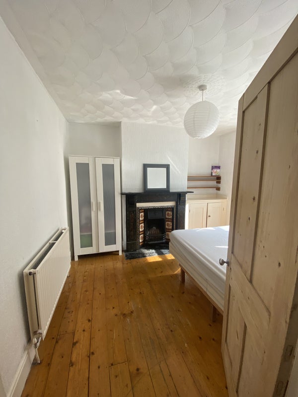 Photo 1: Bedroom 