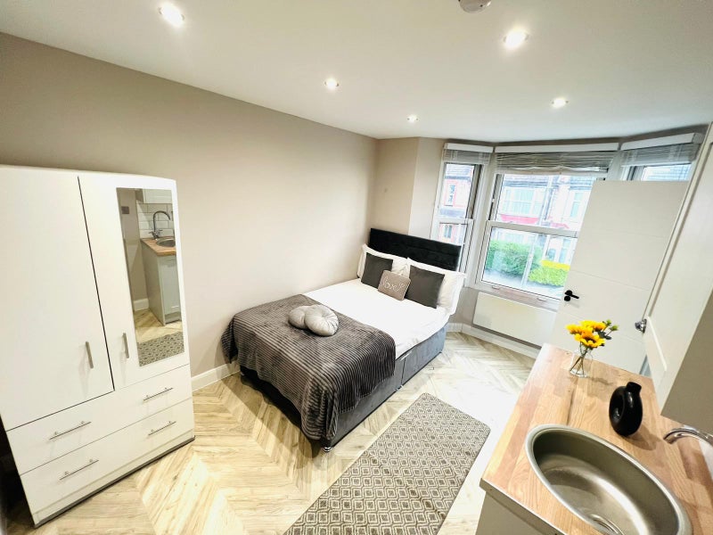 'Selfcontained studio to let in Harrow available' Room to Rent from