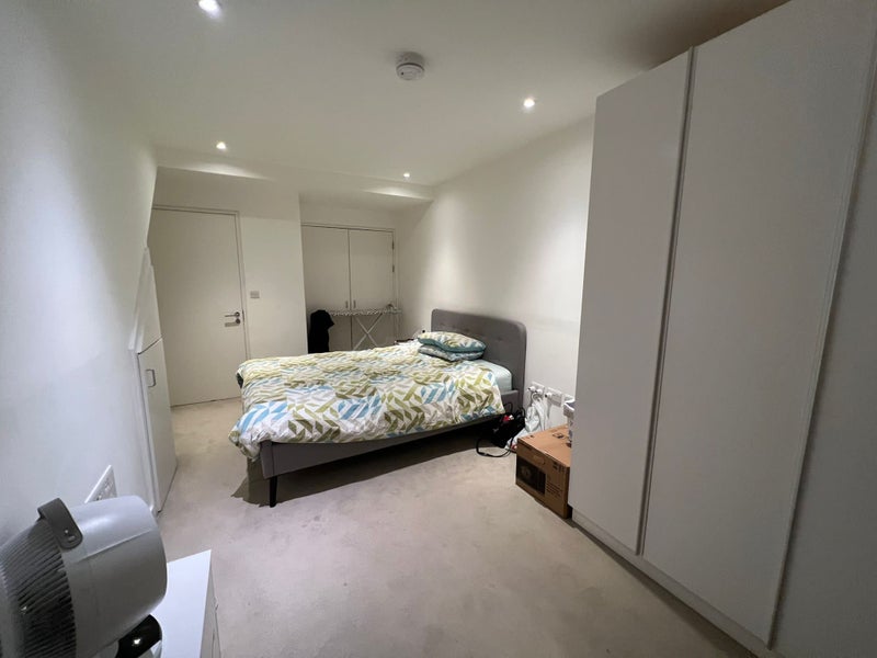 'Double Room w/Ensuite (East Village) ' Room to Rent from SpareRoom