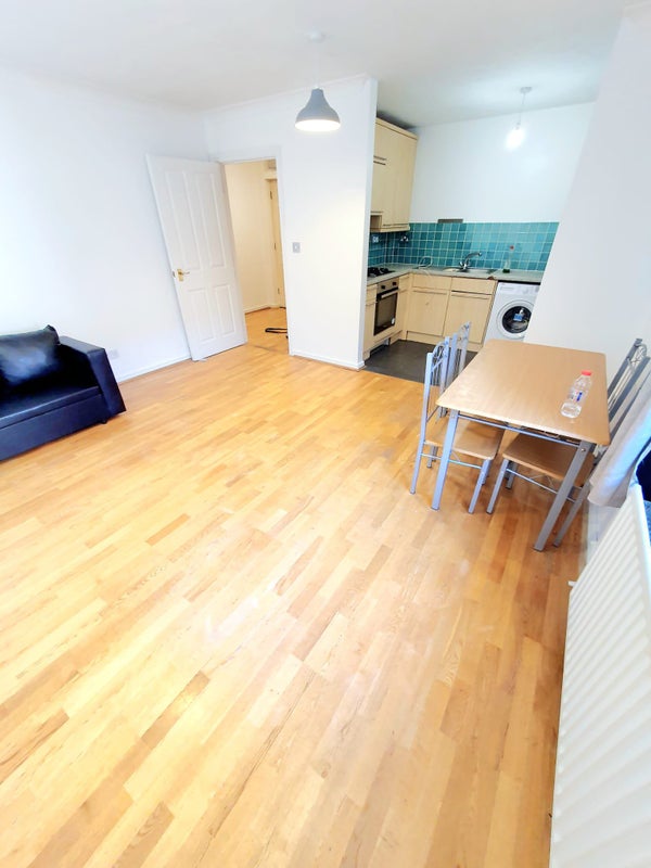 'Nice 2 Bedroom flat in Croydon' Room to Rent from SpareRoom