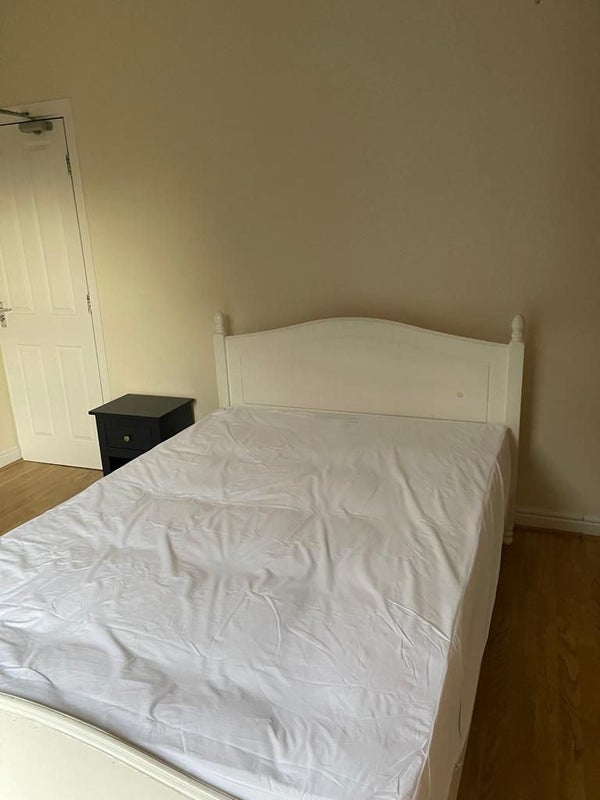 'Room Available, preferably Uni student' Room to Rent from SpareRoom
